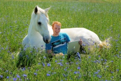 Philipp arbeitet mit Michel an der Website (Foto: Eva Wiesner)